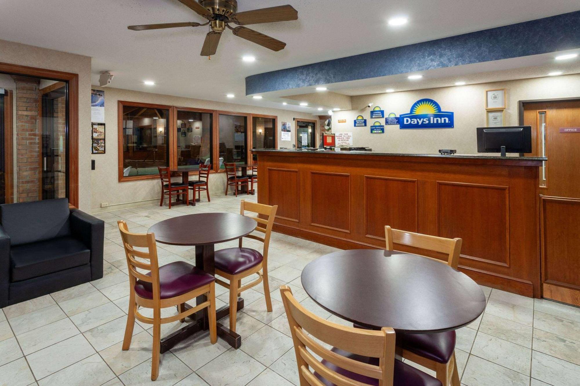 Days Inn By Wyndham Wooster Eksteriør billede